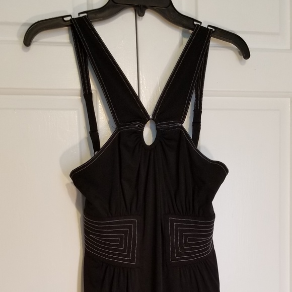 BCBGMaxAzria Dresses & Skirts - BCBGMaxAzria SZ Small Black V-Neck Keyhole